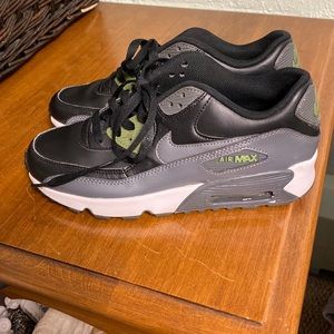Air Max 90 Ltr (GS) 833412 008 Black/Dark Grey/Palm Green sz 7Y